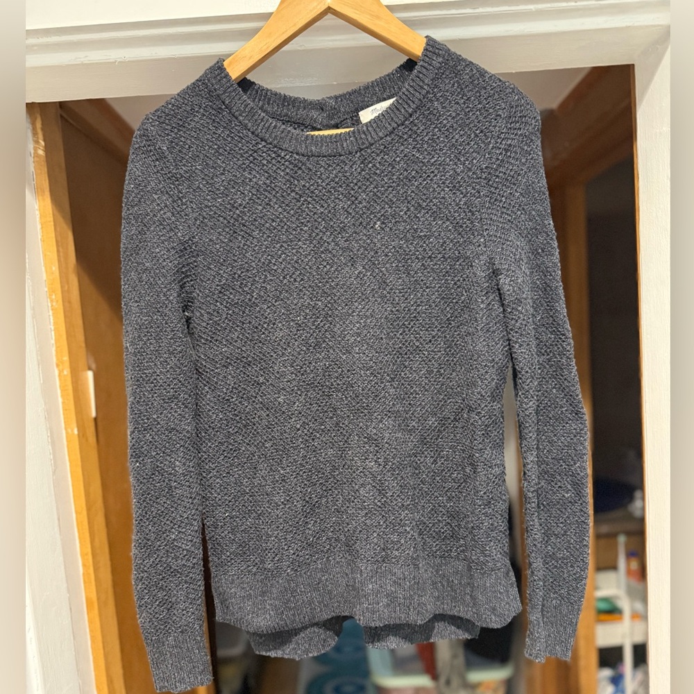Gorgeous Madewell button back sweater in deep charcoal/blue button back detail